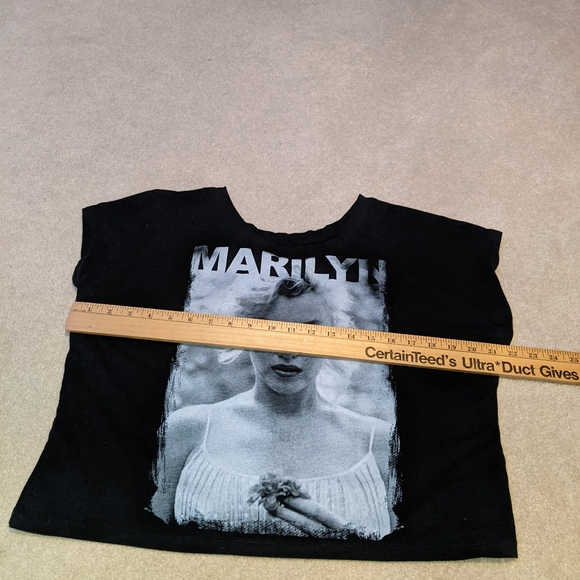 Marilyn Monroe black top - Picture 3 of 10